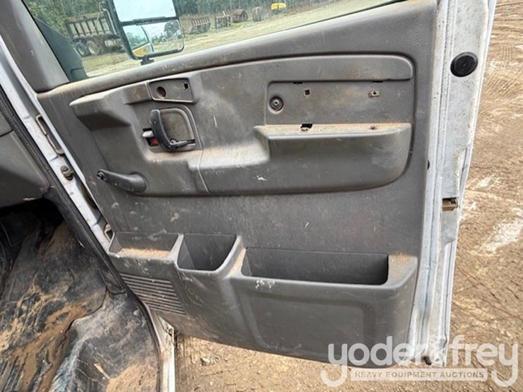 2006-chevrolet-3500-image-13