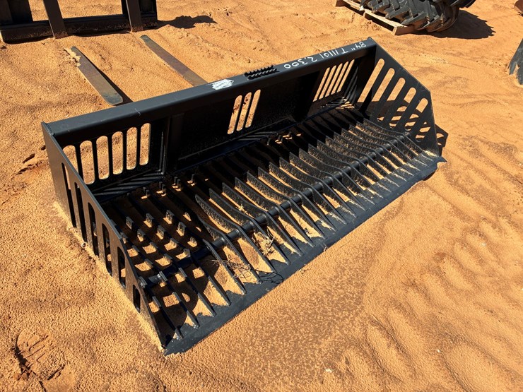 #t11101-•-84"-rock-bucket-image-1