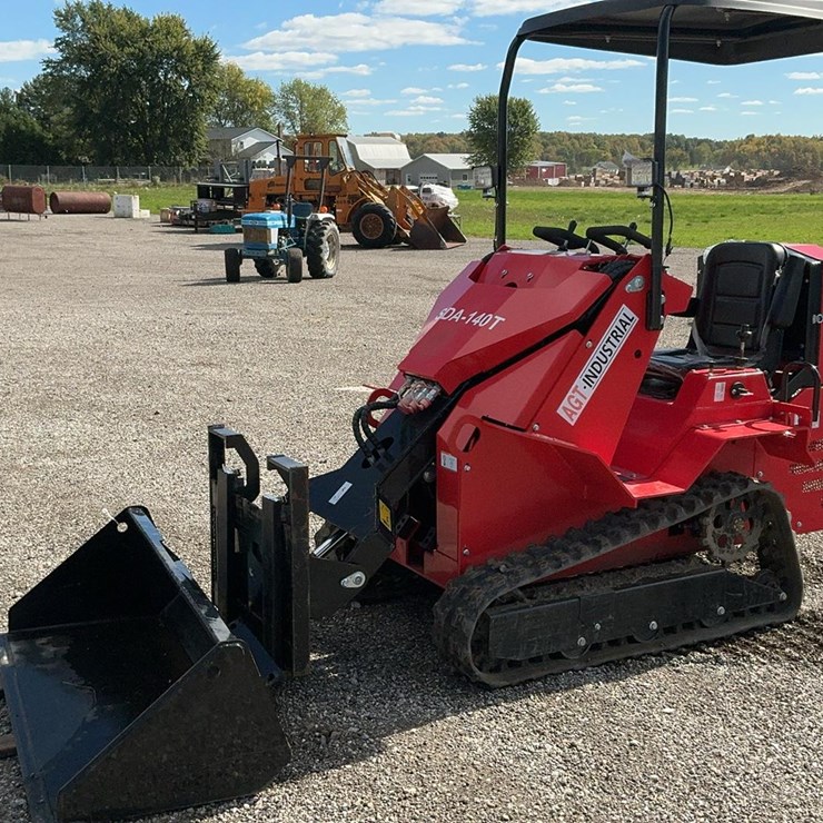 #1000 • SDA140T Mini Skid Steer Loader with Bucket & Fork Attachments