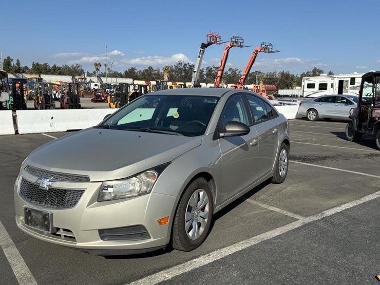 2014-chevrolet-cruze-sedan-image-1