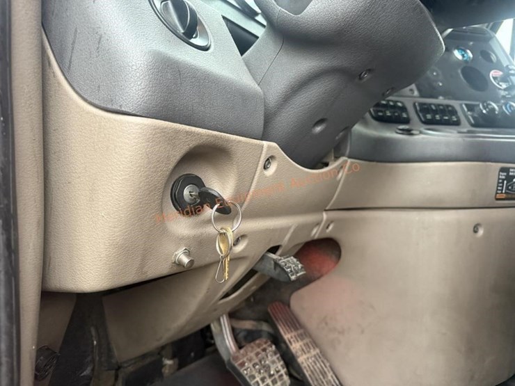 2015-freightliner-cascadia-113-image-57