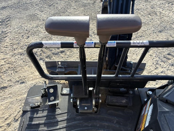 2022-deere-17g-image-24