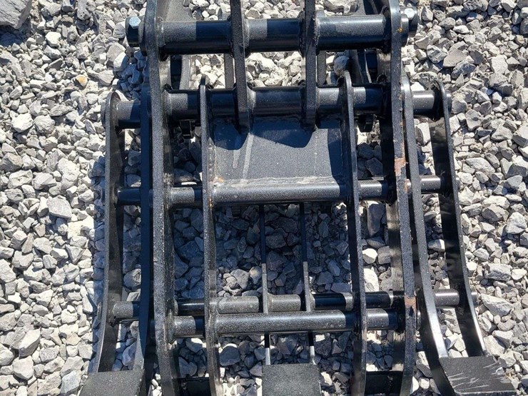 mini-excavator-grapple.-image-1