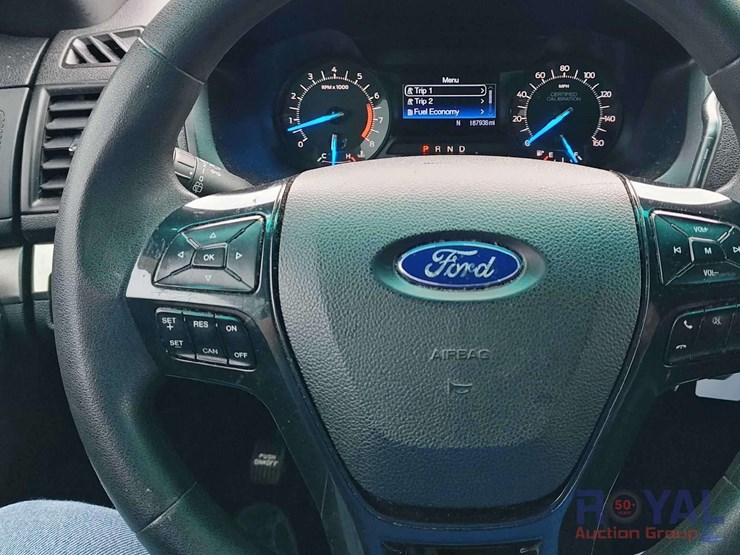 2016-ford-explorer-image-41