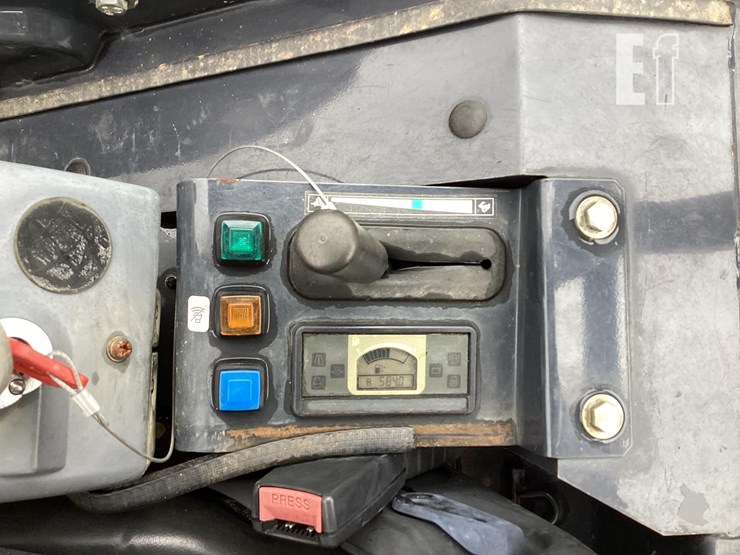 2020-deere-26g-image-18