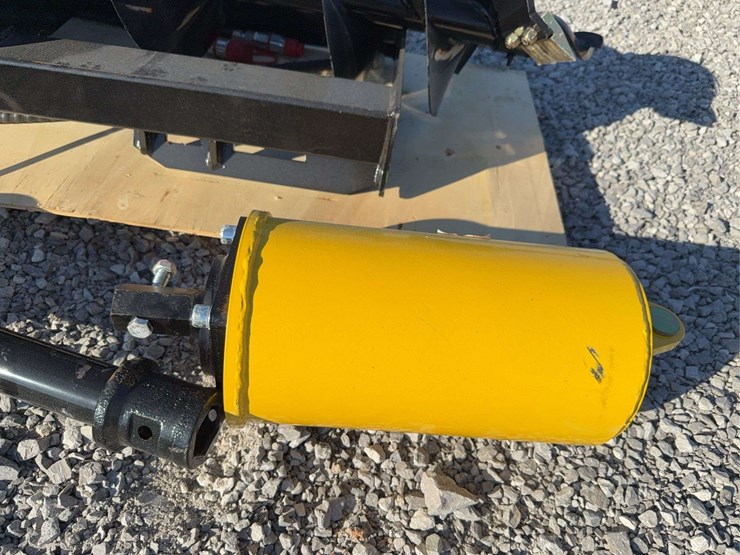 future-skid-steer-auger-w/-8---12-&-16-in-bits-image-4