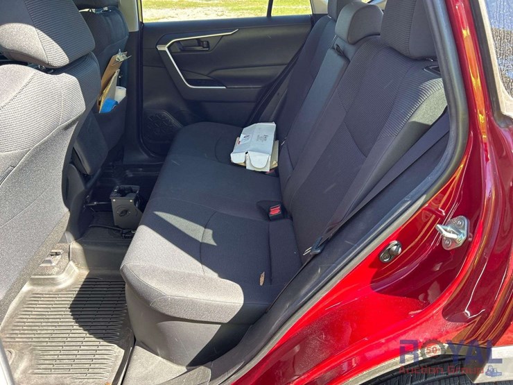 2019-toyota-rav4-le-image-17