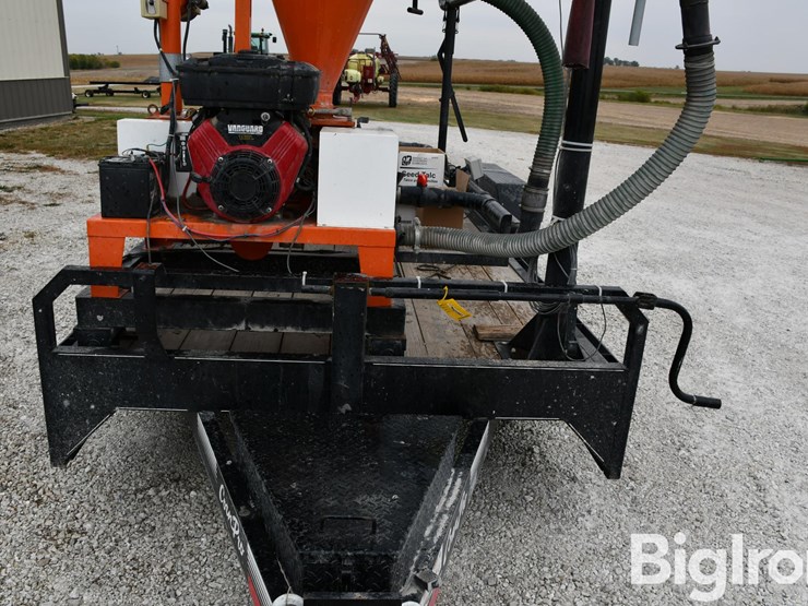 2011-corn-pro-3-box-seed-tender-on-t/a-tilt-deck-utility-trailer-image-11