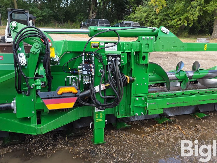 2023-john-deere-c12f-image-10