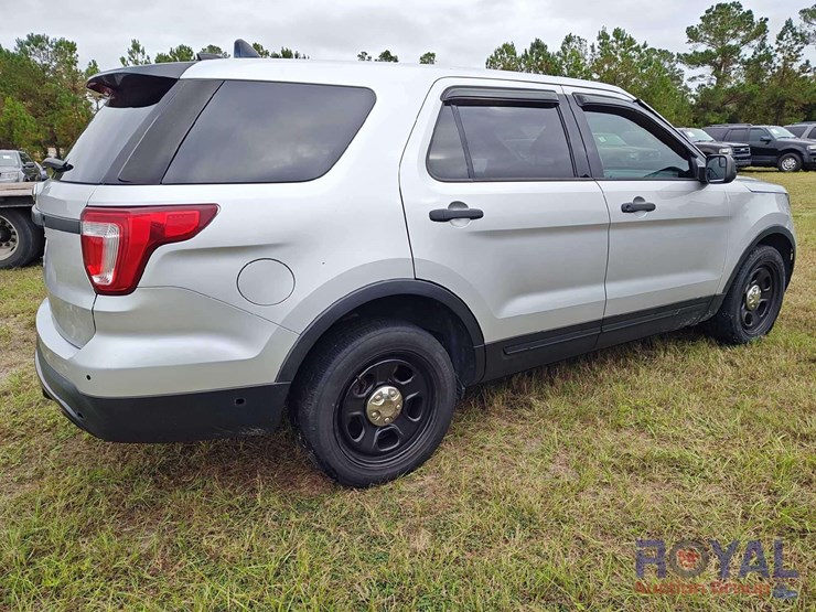 2016-ford-explorer-image-25