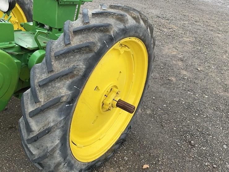 john-deere-b-image-15