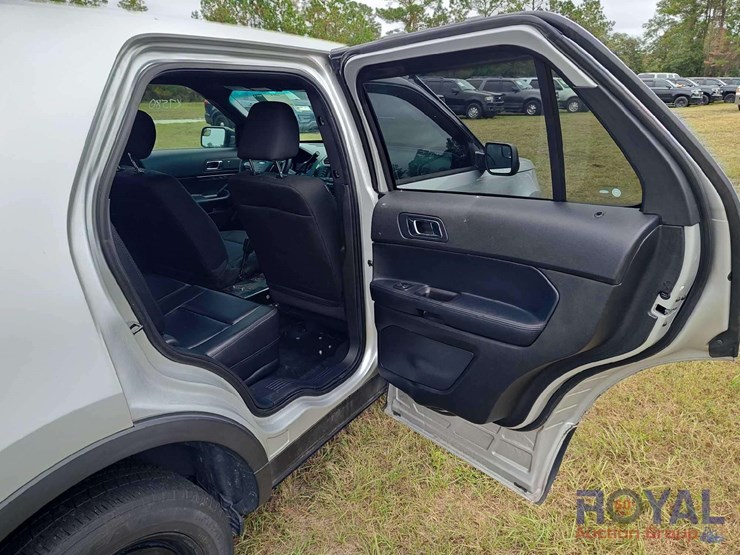 2016-ford-explorer-image-36