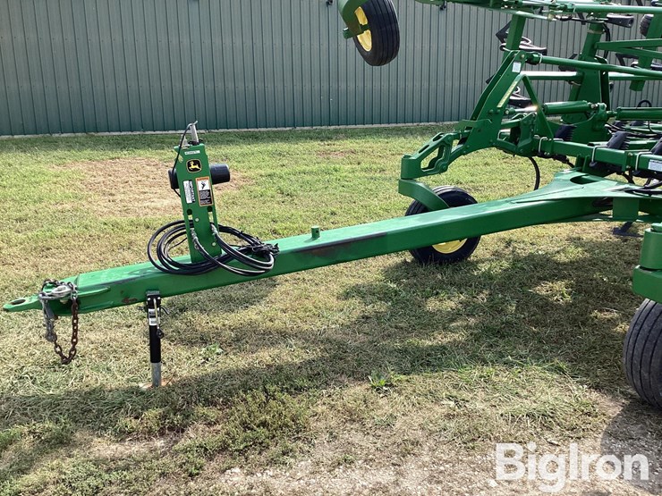 2010-john-deere-2210-image-10