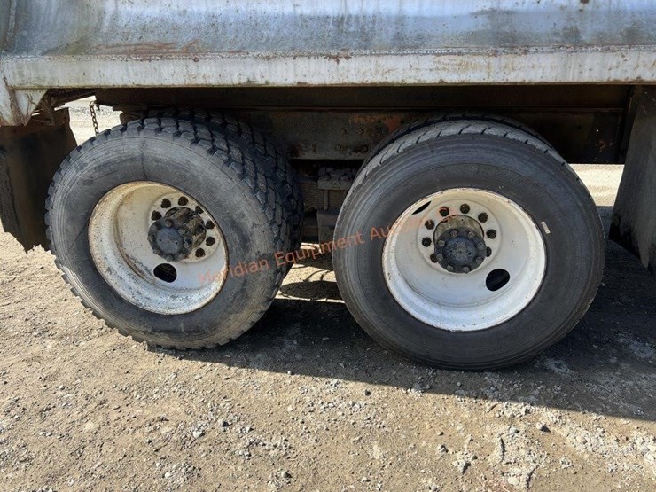 1979-ford-9000-image-40