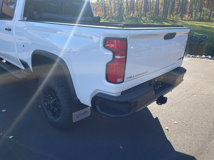 2025-chevrolet-silverado-image-33