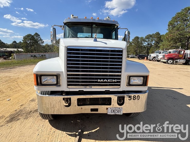 2017-mack-chu613-image-8