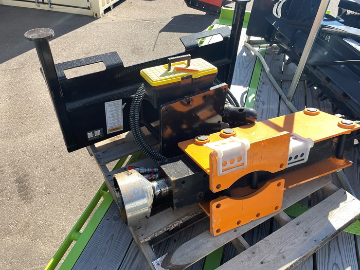 #5654-•-wolverine-unused-skid-steer-post-driver-image-2