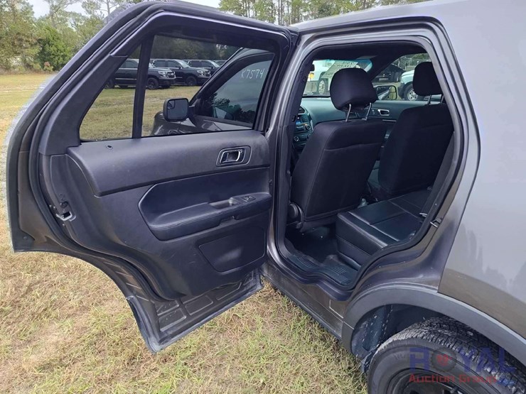 2016-ford-explorer-image-23