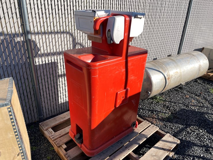 #5680-•-poly-portables-tagalong-hand-wash-station-image-2