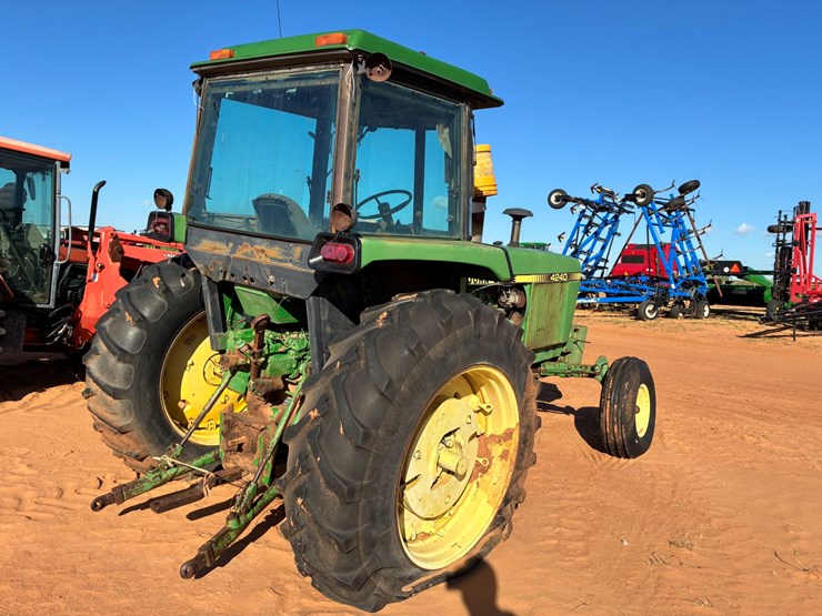 john-deere-4240-image-3