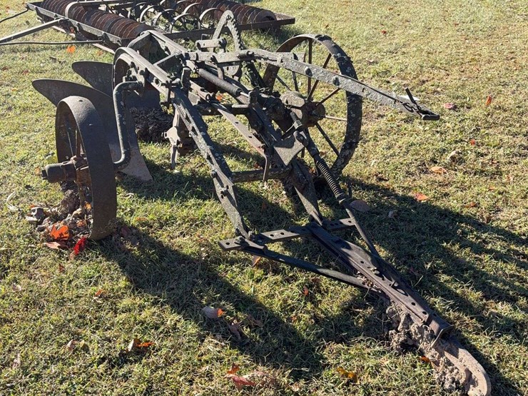 pull-type-2-bottom-plow,-with-steel-wheels-image-1