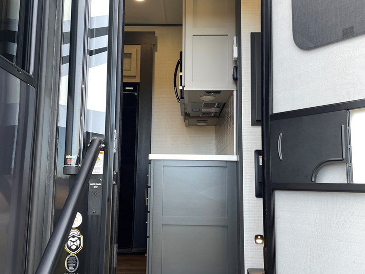 #4502-•-2025-forest-river-xlr-nitro-lux-toy-hauler-(wi-title)-image-57