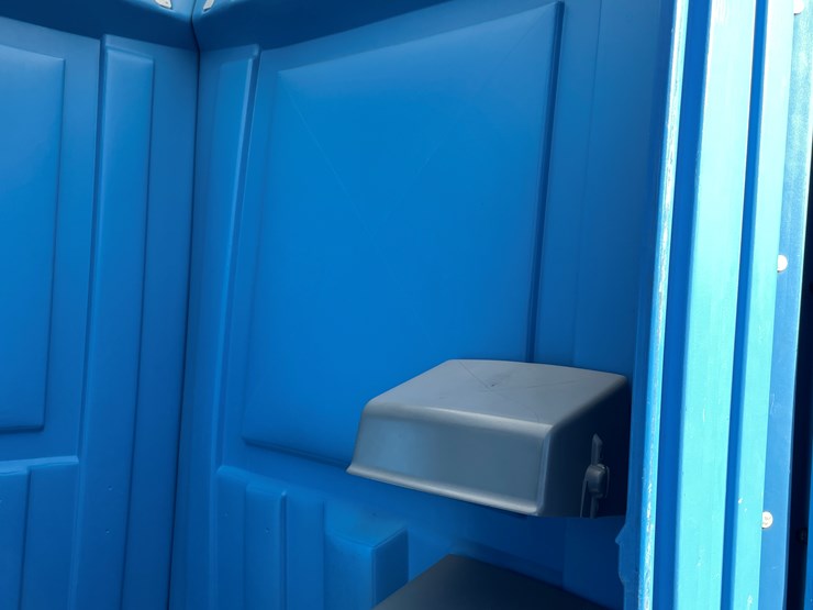 #5666-•-satellite-ind.-inc.-porta-potty-image-5