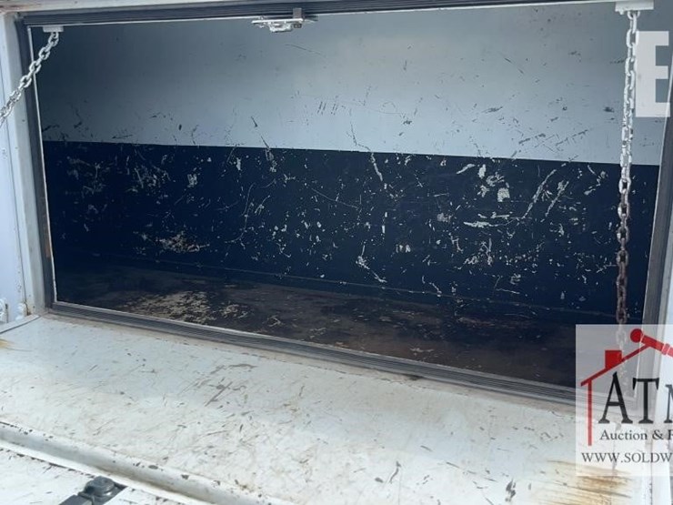 2000-gmc-c6500-bucket-truck-image-6