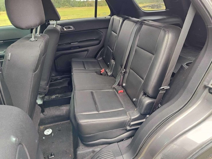 2016-ford-explorer-image-23