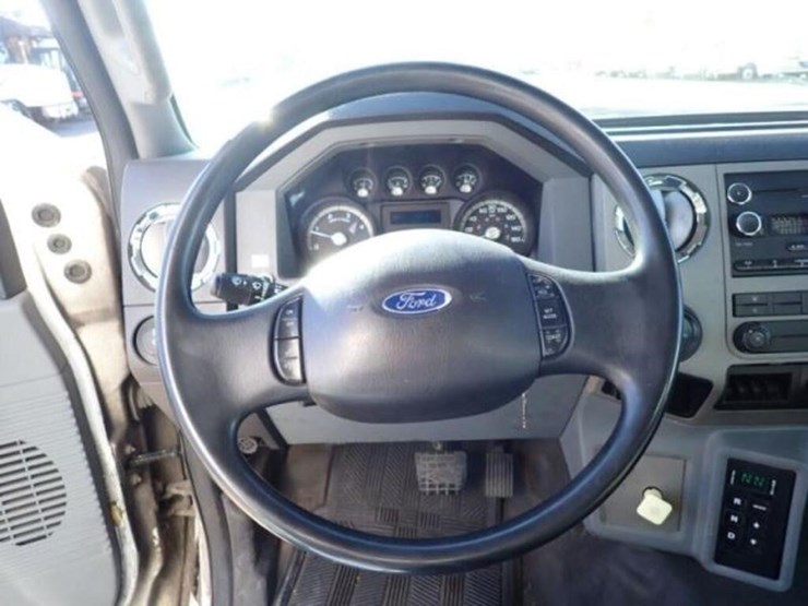 2013-ford-f750-image-15