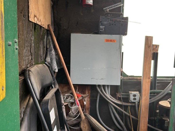 #115-•-debarker-cab-image-6