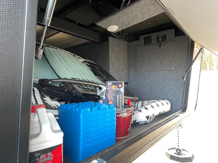 #4502-•-2025-forest-river-xlr-nitro-lux-toy-hauler-(wi-title)-image-83