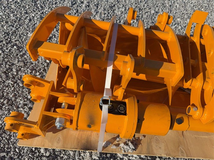 qty-(8)-cat-301-excavator-attachments-image-5