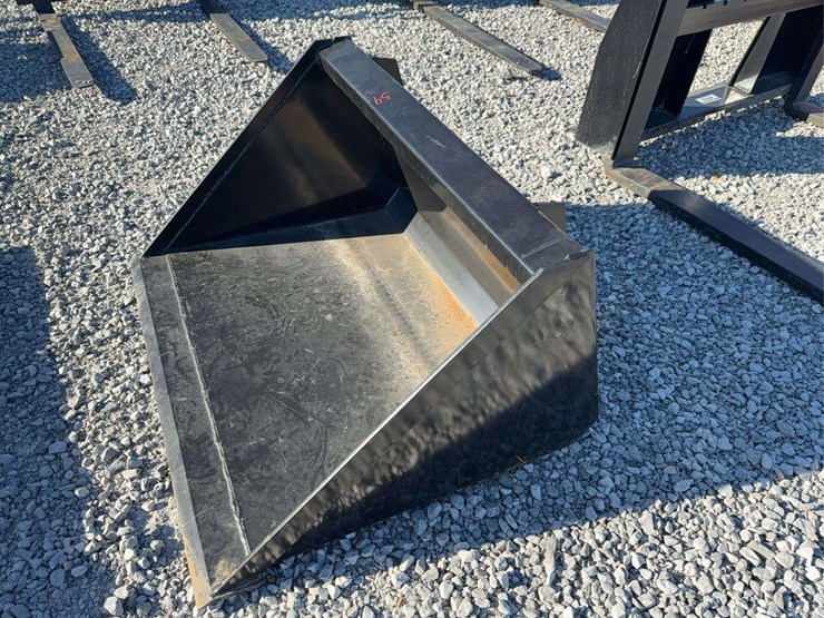 jmr-36”-mini-skid-steer-bucket-image-3