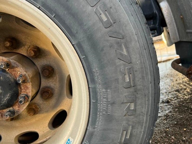 2014-peterbilt-579-image-4