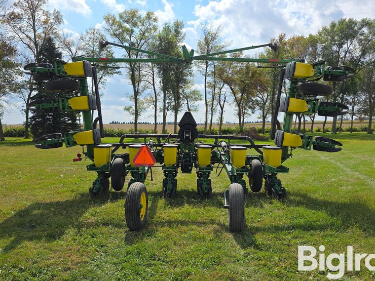 john-deere-7300-image-6