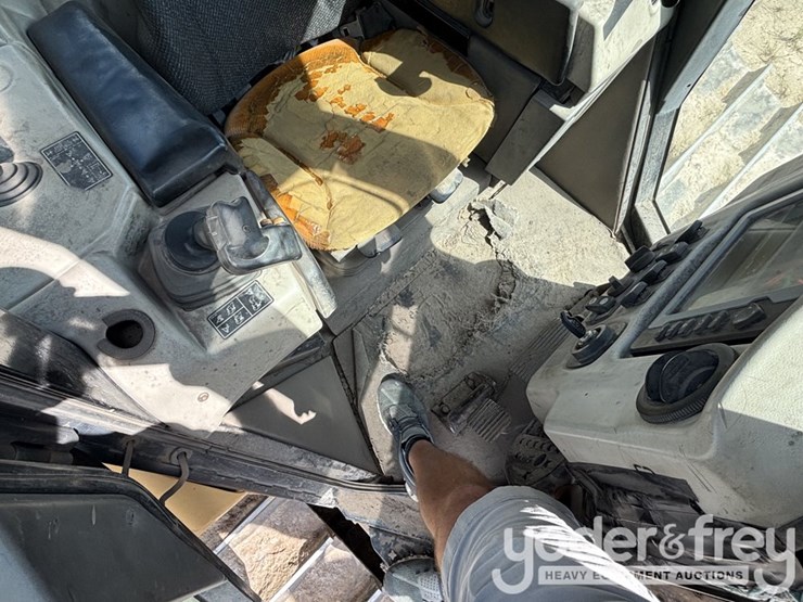 2013-caterpillar-d6n-lgp-image-15