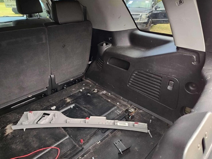 2018-chevrolet-tahoe-image-30