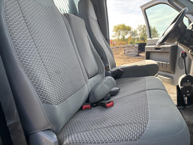 2013-ford-f650-image-30