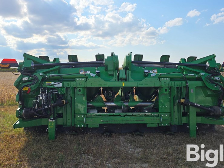 2023-john-deere-c12f-image-6