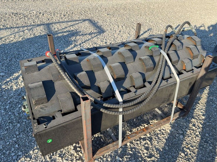 skid-steer-compact-wheel-image-5