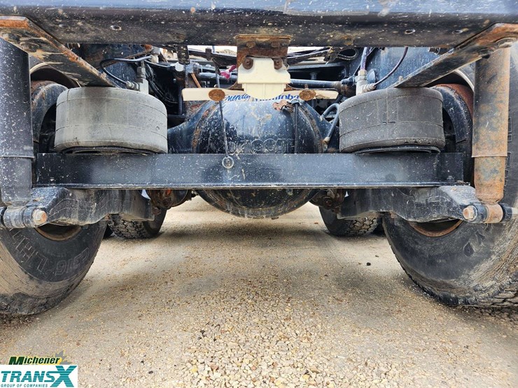 2018-peterbilt-579-image-13