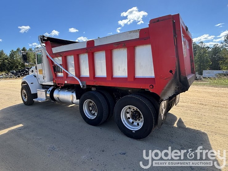 2020-peterbilt-348-image-3