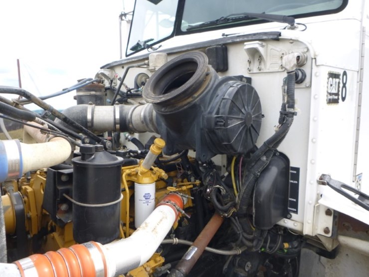 peterbilt-330-image-19