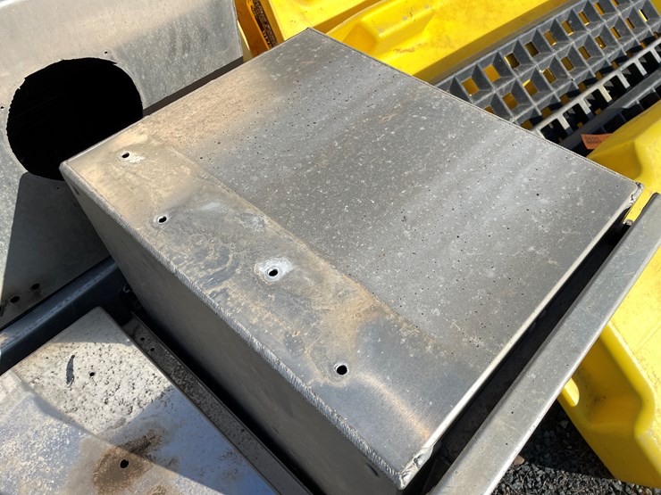 #5696-•-(4)-truck-mount-toolboxes-image-8