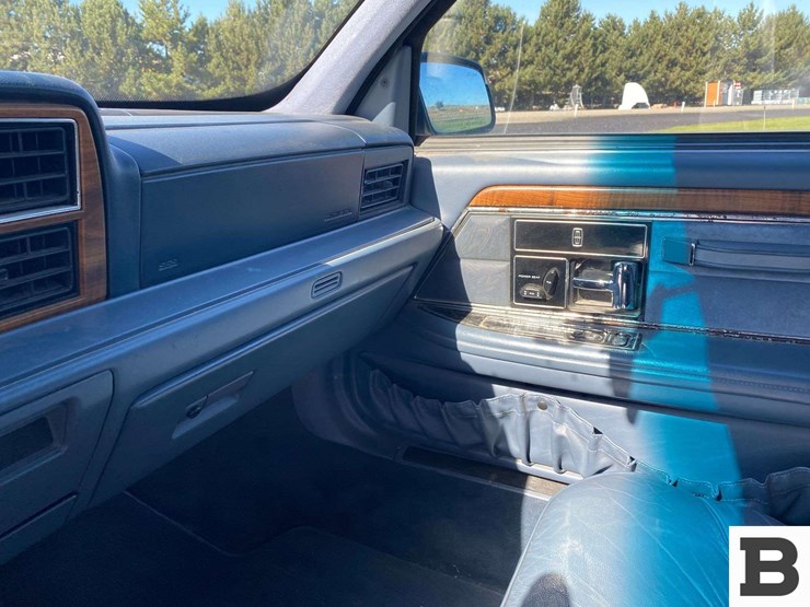 1991-lincoln-continental-sedan-image-22