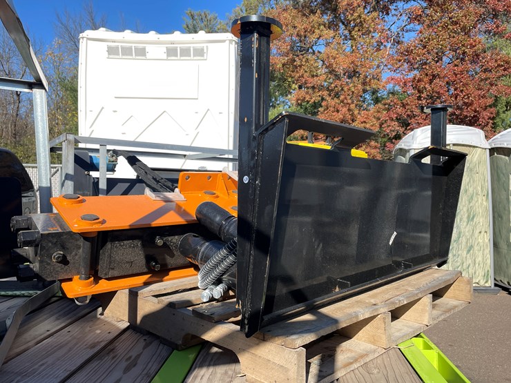#5654-•-wolverine-unused-skid-steer-post-driver-image-6
