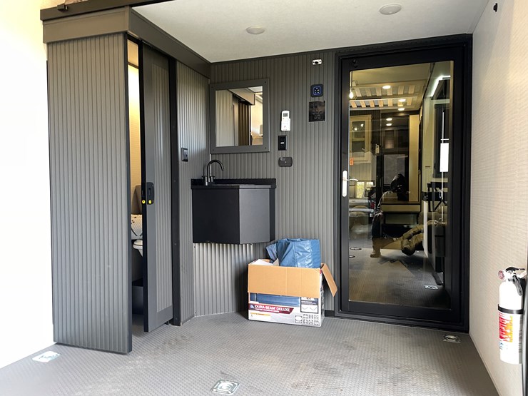 #4502-•-2025-forest-river-xlr-nitro-lux-toy-hauler-(wi-title)-image-43