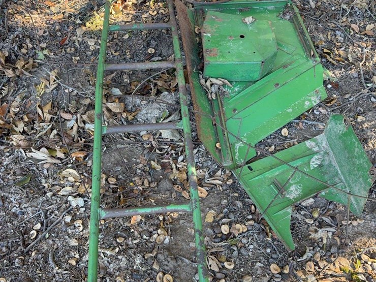 john-deere-ladder-and-side-shields-image-3