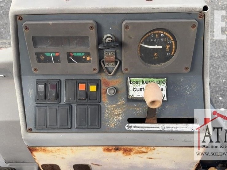 1996-ford-555d-image-22